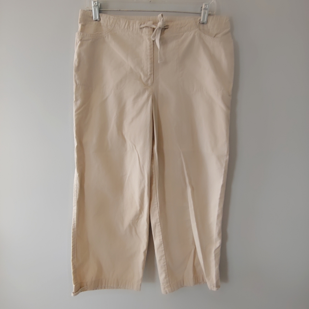 Vintage New York & Co. Tan Loose Fit Capris.
